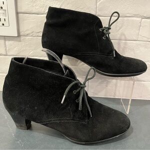 Umberto Raffini sz 41 black suede lace-up heeled ankle boots